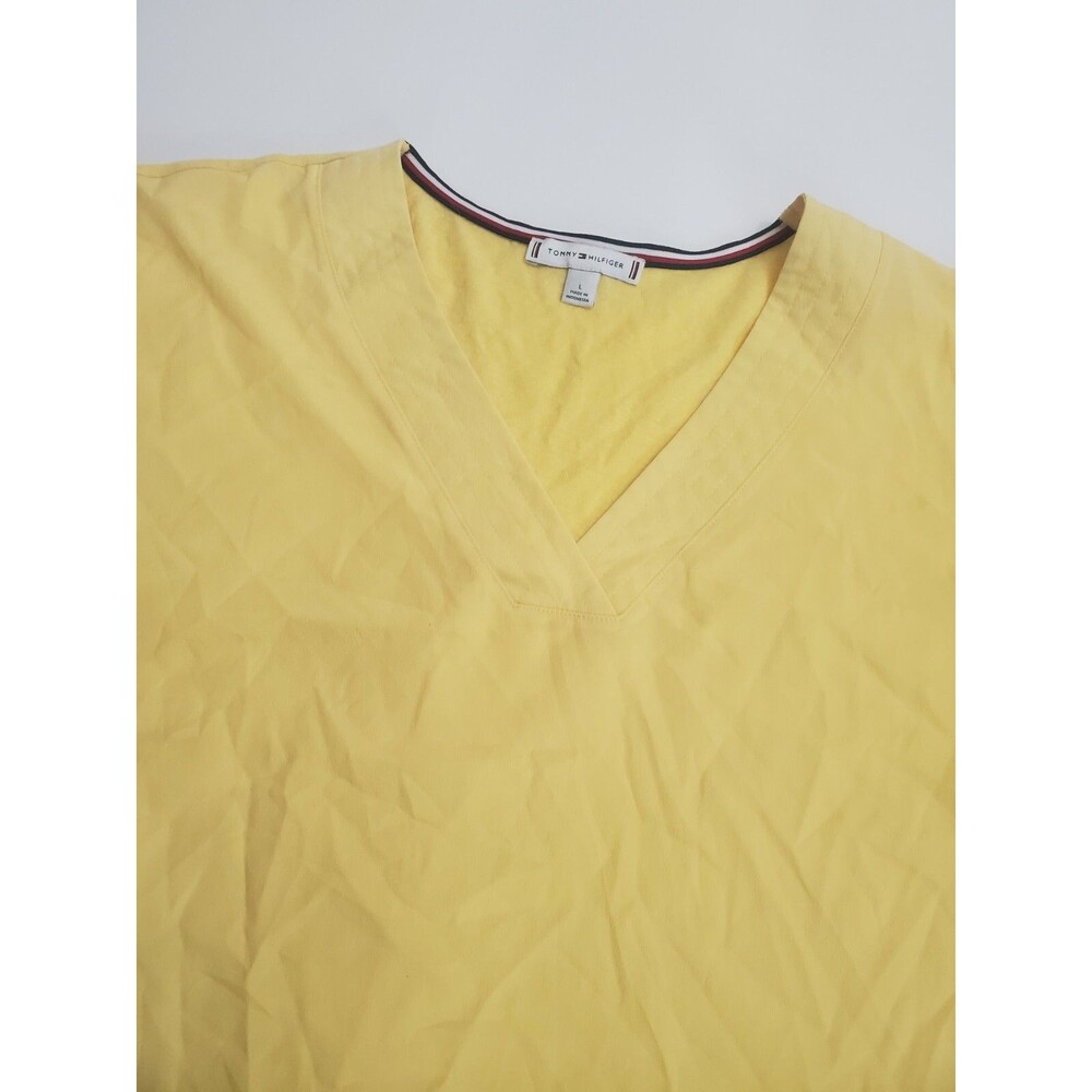 Tommy Hilfiger Women's Sleeveless V-Neck Lightweight Blouse, Yellow, Large